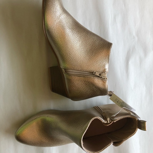 SHINY GOLD BOOTIES - Picture 2 of 3